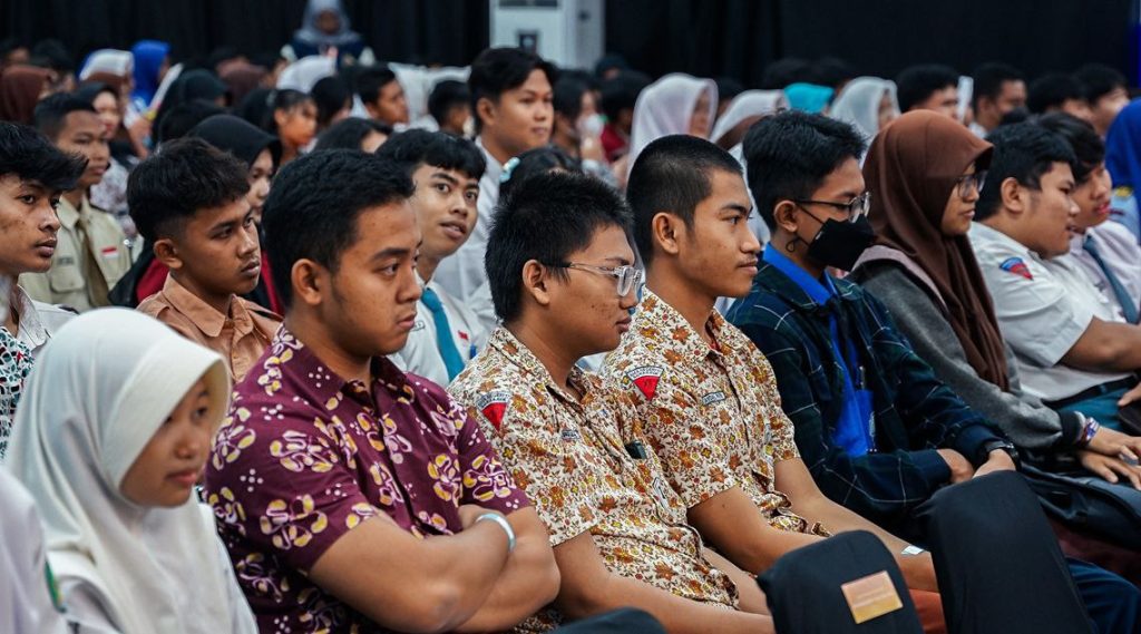 Pelajar mengikuti acara EJSLS Vol. 2